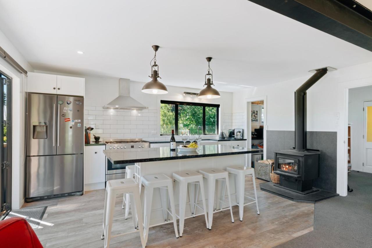 Views On Parry - Lake Hawea Holiday Home ภายนอก รูปภาพ