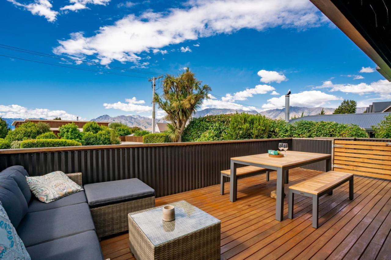 Views On Parry - Lake Hawea Holiday Home ภายนอก รูปภาพ