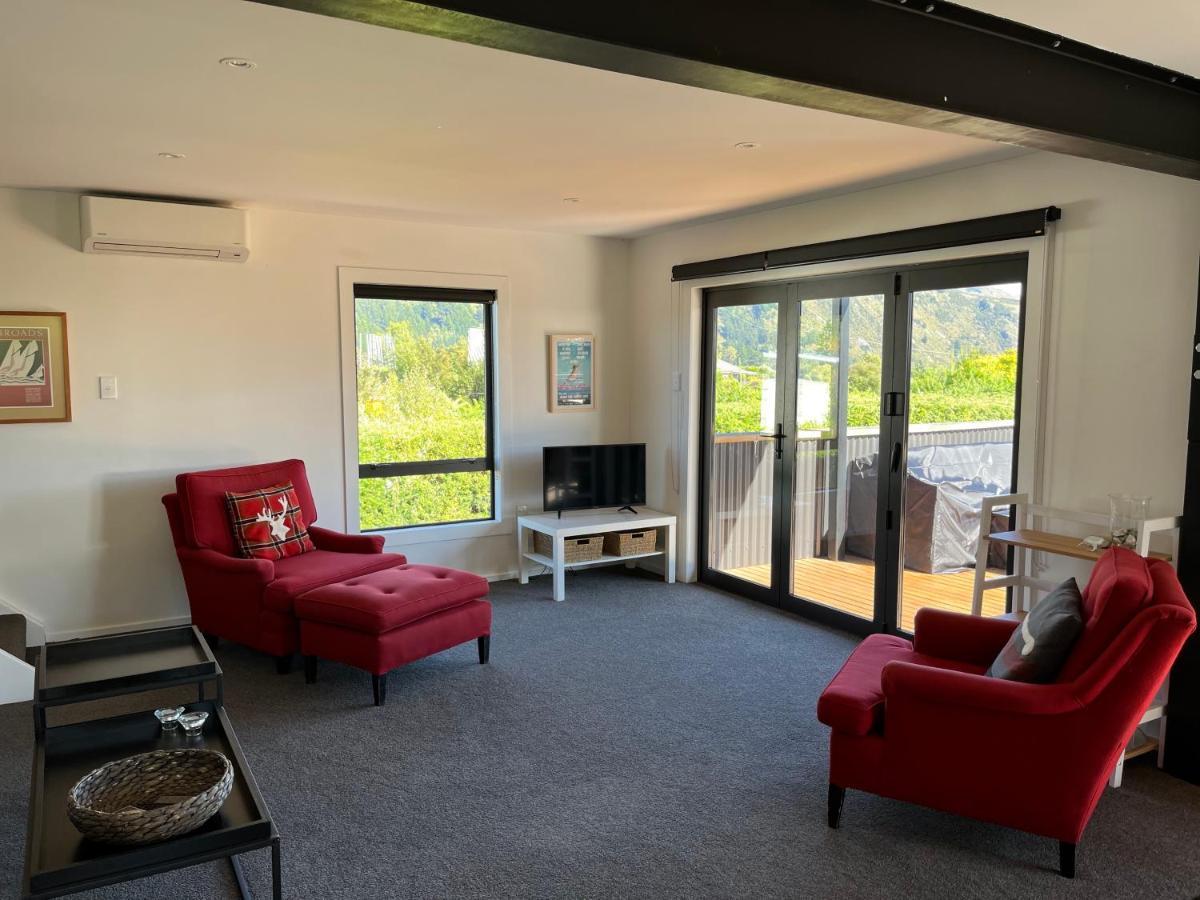 Views On Parry - Lake Hawea Holiday Home ภายนอก รูปภาพ