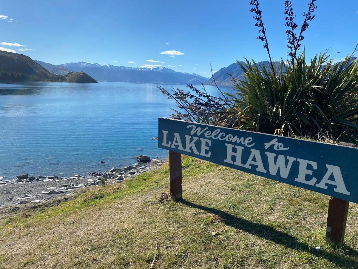 Views On Parry - Lake Hawea Holiday Home ภายนอก รูปภาพ